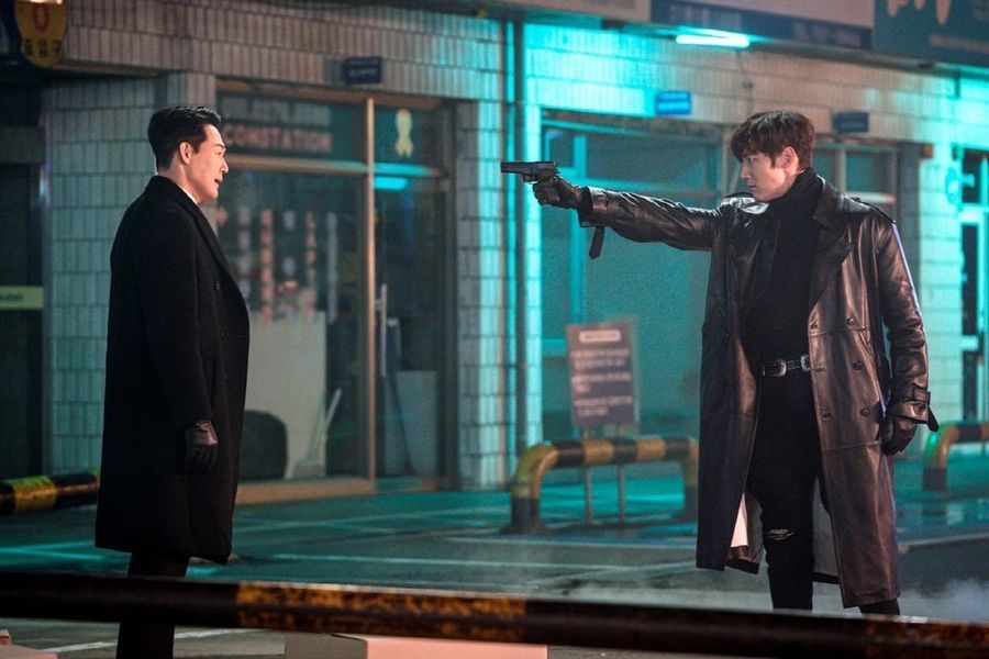 Le super-héros Choi Jin Hyuk affronte le méchant ultime Park Sung Woong dans 