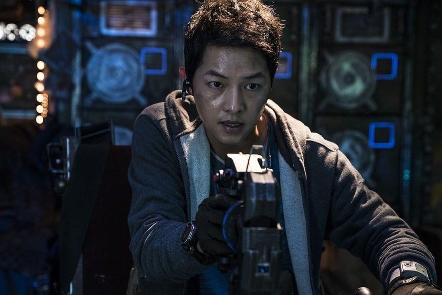 Song Joong Ki se transforme en pilote spatial avec un passé pour le prochain film 