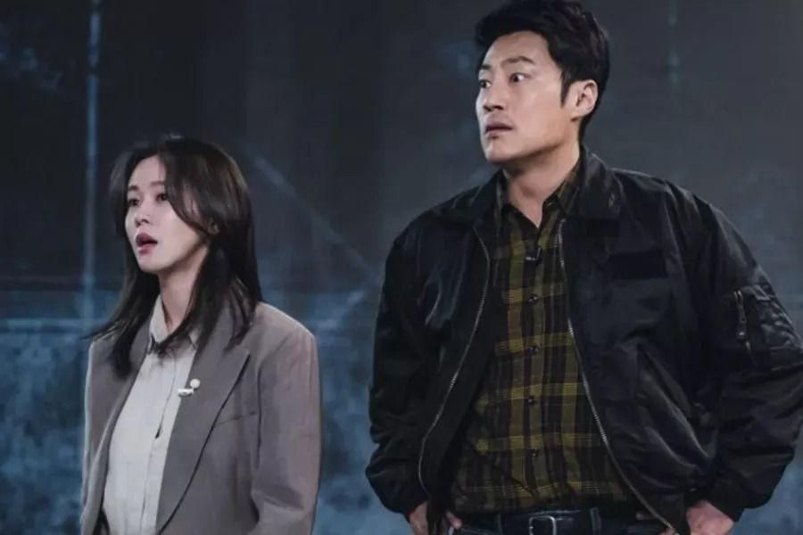 Kyung Soo Jin et Lee Hee Joon répriment leurs émotions alors qu'ils recherchent le prédateur dans 