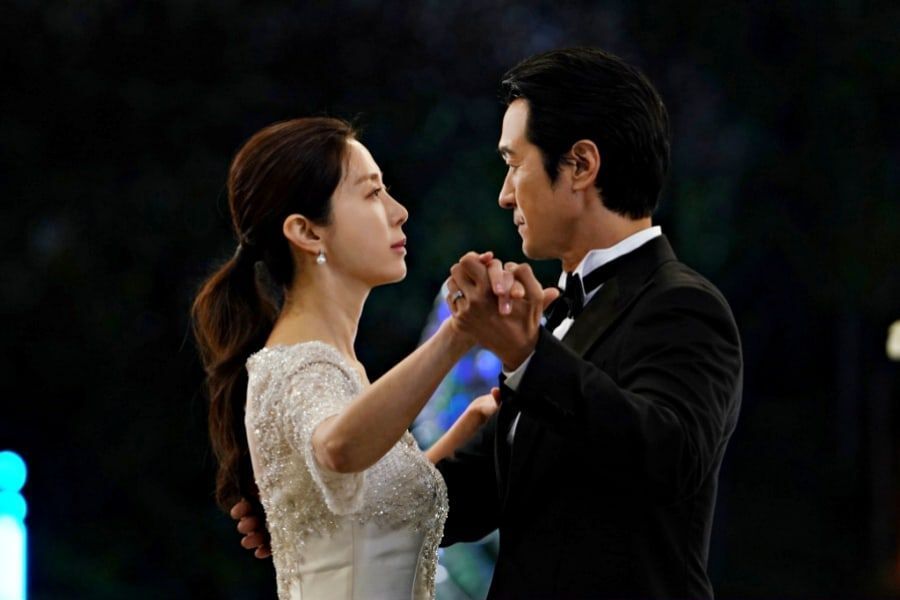 Song Yoon Ah renouvelle ses vœux de mariage avec Lee Sung Jae pour taquiner Jun So Min dans 