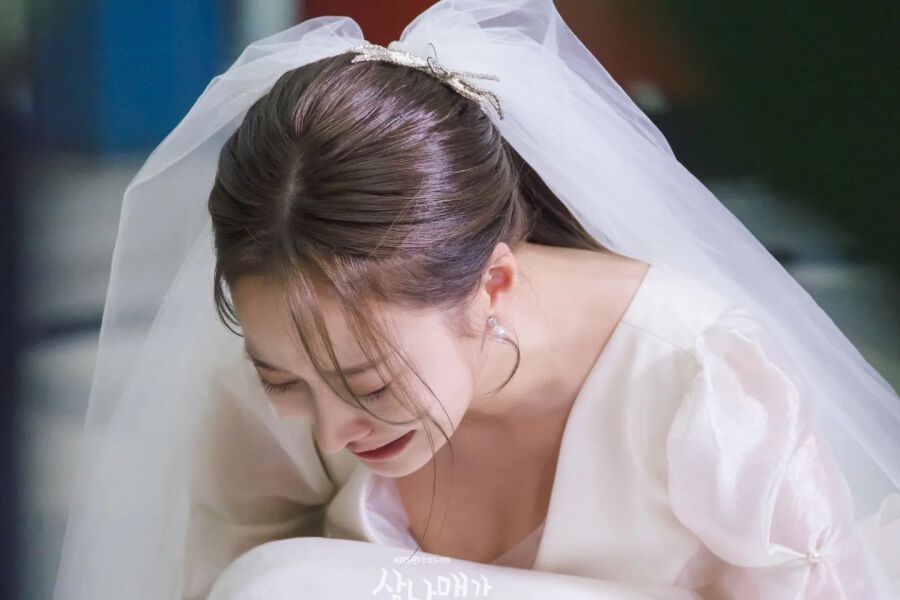 Moon Ye Won fond en larmes alors que son mariage s'effondre dans 