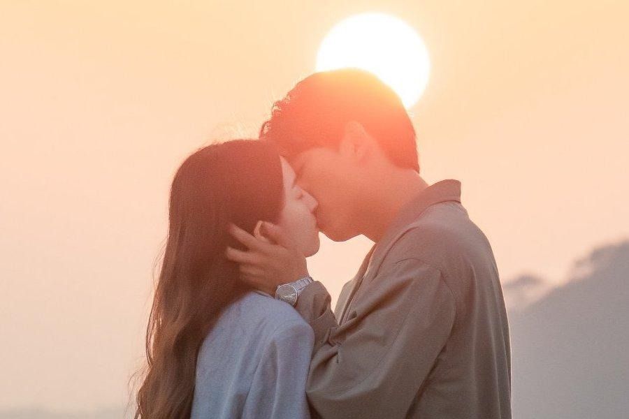 Taecyeon et Won Ji An de 14h partagent un baiser enchanteur au coucher du soleil dans le dernier épisode de 