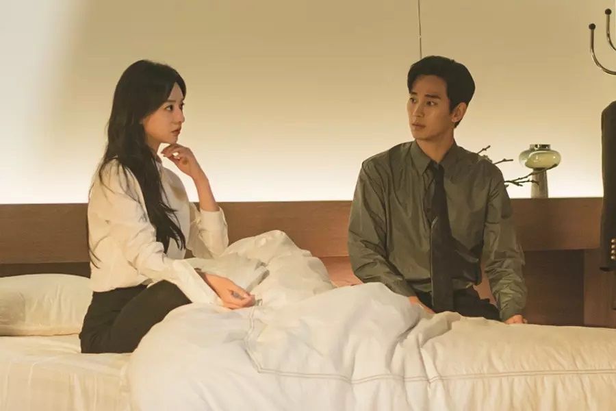 Kim Soo Hyun et Kim Ji Won sont nerveux à l'idée de devoir partager un lit dans 