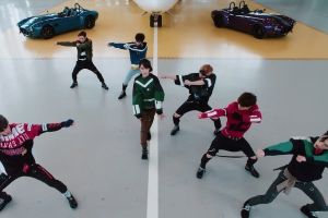 WayV souligne sa chorégraphie vidéo de danse dynamique pour "Take off"
