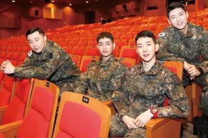 Sunggyu d'INFINITE, Onew de SHINee et Jo Kwon de 2AM sont impressionnants en couverture d'un magazine militaire + Envoyer un message aux fans