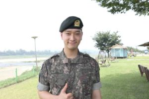 14h Chansung devient assistant instructeur dans l'armée
