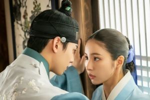 Cha Eun Woo et Shin Se Kyung d'ASTRO se regardent nerveusement dans "L'historien recrue Goo Hae Ryung"