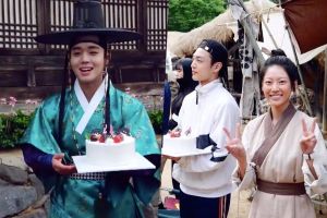 Le casting de "Flower Crew: Joseon Marriage Agency" fait sourire Park Ji Hoon avec une célébration surprise pour son anniversaire