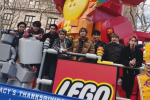 NCT 127 s'amuse au défilé du Macy Thanksgiving Day à New York
