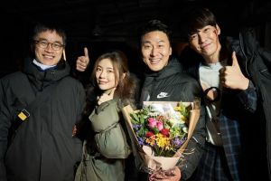 Kim Young Kwang et Lee Sun Bin renforcent l'anticipation de leur prochain film d'espionnage + Fin du tournage