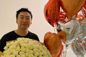Park Myung Soo prépare une surprise romantique pour l'anniversaire de sa femme