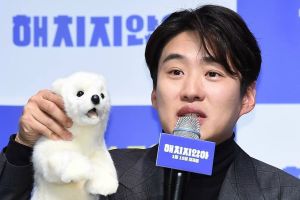 Ahn Jae Hong parle de ce que c'était que d'agir comme un ours polaire pour son prochain film de comédie