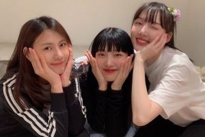 Hayoung d'Apink, Joy de Red Velvet et Yerin de GFRIEND montrent leur adorable amitié