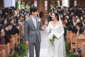Lee Wan épouse le golfeur professionnel Lee Bo Mi
