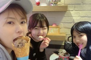 Hayoung d'Apink, Yeri de GFRIEND et Joy de Red Velvet chantent des chansons de combat de karaoké avec un pari sur la crème glacée