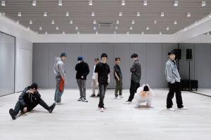 NCT 127 se concentre sur ses mouvements exceptionnels dans sa vidéo de pratique de danse «Kick It»