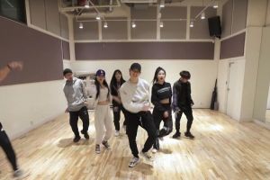 Kang Daniel a le rythme dans la vidéo de pratique de la danse pour "2U"