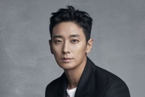 Joo Ji Hoon parle d'être impressionné par les acteurs zombies dans "Kingdom" et ce que c'était que de jouer à nouveau un prince héritier après "Goong"