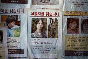 Le nouveau drame mystère de Go Soo, Ahn So Hee et Heo Joon Ho, dévoile ses premières affiches