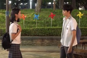 Kim Soo Hyun et Seo Ye Ji s'amusent à porter des uniformes scolaires sur "It's Okay To Not Be Okay"