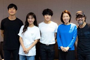 Le nouveau drame de Kim Sejeong et Jo Byeong Gyu de Gugudan partage des photos de la première lecture du scénario