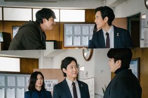 Lee Jung Jae et Lee Elijah rencontrent Kwon Sang Woo et Jung Woo Sung dans "Delayed Justice" en tant que leurs personnages de "Chief Of Staff"