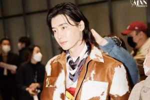 Lee Jong Suk ravit les fans avec une apparition surprise à la Fashion Week de Séoul 2021