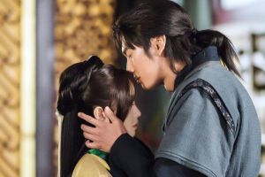 Kim So Hyun et Na In Woo partagent un tendre baiser au milieu de tout le chaos sur "River Where The Moon Rises"