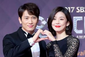 Ji Sung montre un doux soutien à sa femme Lee Bo Young sur le tournage de "Mine"