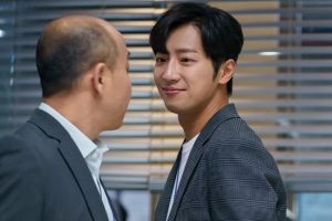 Lee Sang Yeob est un employé de bureau courant avec des insécurités cachées dans une nouvelle comédie dramatique