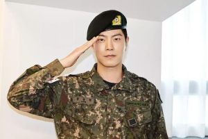 Hong Jong Hyun est démobilisé de l'armée