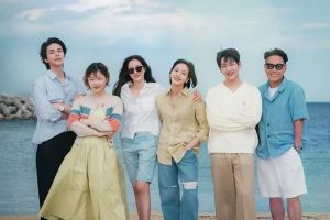 Lee Dong Wook, Lee Ji Ah, Onew de SHINee et d'autres posent au bord de la mer pour le prochain spectacle de variétés JTBC