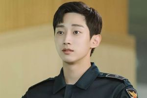 Jinyoung explique pourquoi il a décidé de jouer dans "Police University", ses charmes de personnage et plus encore
