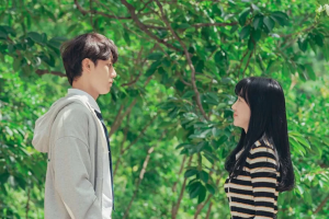 Lee Do Hyun et Im Soo Jung se regardent dans les yeux et se connectent à un niveau émotionnel dans le prochain drame "Melancholia"