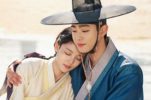 Kim Yoo Jung et Ahn Hyo Seop partagent un câlin tendre et réconfortant sur "Lovers Of The Red Sky"