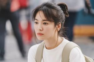 Song Hye Kyo est une étudiante passionnée qui étudie à l'étranger dans « Now We Are Breaking Up »