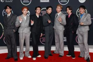 BTS entre dans l'histoire en remportant le prix de l'Artiste de l'année aux American Music Awards 2021