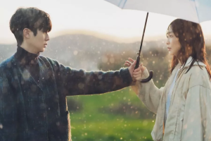 Choi Woo Shik et Kim Da Mi partagent un contact visuel nostalgique sur "Our Beloved Summer"