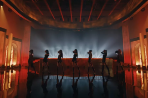 Le nouveau projet de groupe féminin de SM GOT The Beat sort une vidéo sur scène pour « Step Back »