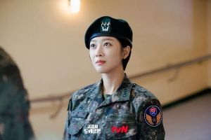 Jo Bo Ah est pleine de charisme alors qu'elle se transforme en procureur militaire pour le drame à venir avec Ahn Bo Hyun