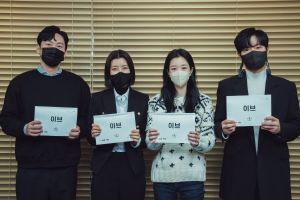 Seo Ye Ji, Park Byung Eun, Yoo Sun et Lee Sang Yeob décrivent des personnages intrigants lors de la lecture du scénario d'un nouveau drame