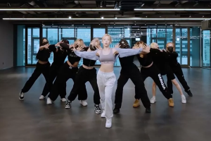 Taeyeon de Girls 'Generation montre sa nouvelle chorégraphie cool dans la vidéo de pratique de danse "INVU"