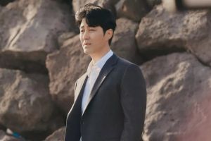 Cha Seung Won est un directeur de banque occupé qui n'a pas de temps pour les loisirs dans le nouveau drame "Our Blues"