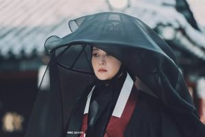 "Demain" suscite la curiosité à propos de la trame de fond de Kim Hee Sun avec un regard sur son passé mystérieux