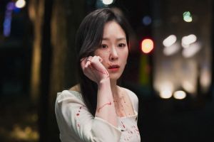 Seo Hyun Jin est terrifié et couvert de sang dans le nouveau drame romantique "Pourquoi elle?"