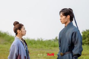 Un contact visuel important entre Lee Jae Wook et Jung So Min fait allusion à des changements dans leur relation sur "Alchemy Of Souls"