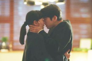 Kim Go Eun et Jinyoung de GOT7 perfectionnent leur scène de baiser émotionnel pour "Yumi's Cells 2"