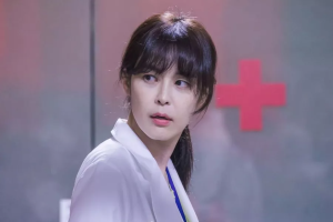 Les griffes de Lee Ha Na s'exhibent au travail dans le nouveau drame romantique "Three Bold Siblings"