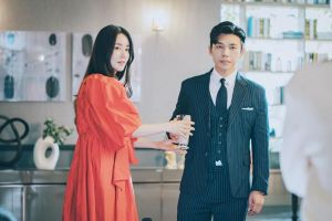 Ji Seung Hyun et Hwang Woo Seul Hye parlent de l'apparence parfaite de leurs personnages et des secrets cachés de "Curtain Call"