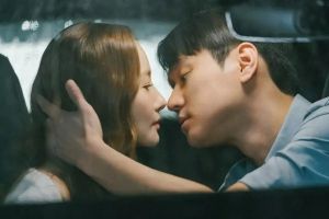 Go Kyung Pyo tend la main pour un baiser alors même que Park Min Young est coincé entre 2 relations sur "Love In Contract"